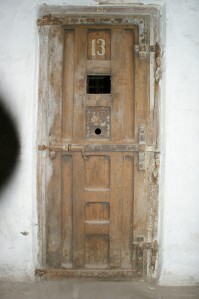 Uşa unei celule din fostul penitenciar Râmnicu Sărat.